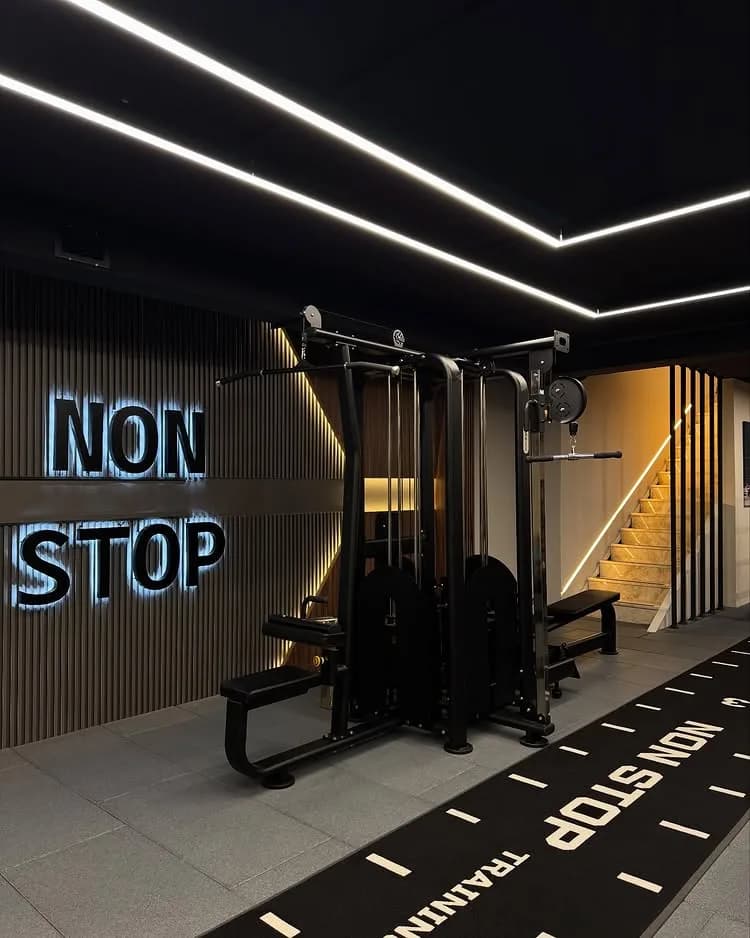 Non Stop Training Club salon girişi